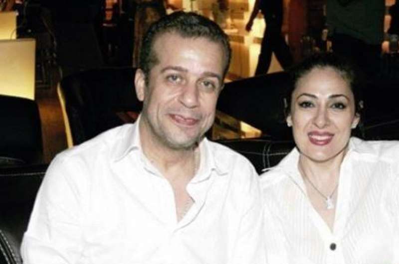 شريف منير وزوجته لورا عماد