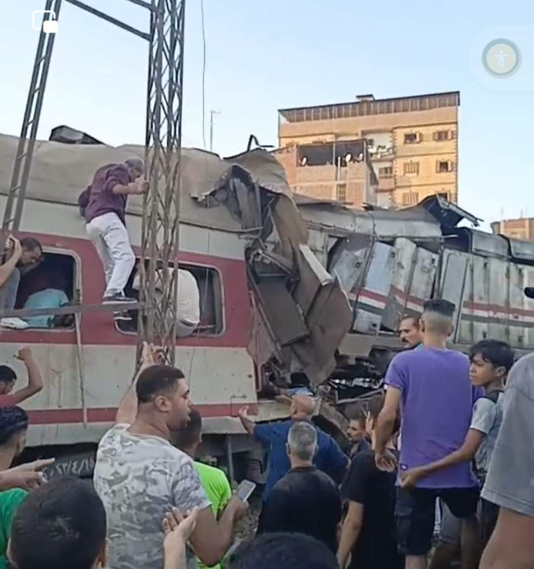 صورة عن حادث تصادم قطارين